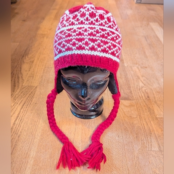 Cozy Red & White Knit Winter Hat with Tassels 🎄 ❄️ - Picture 3 of 7